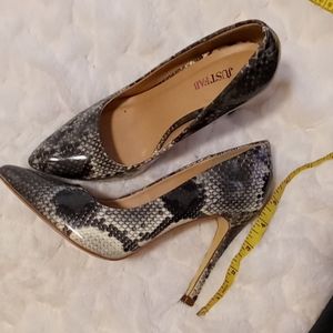 JustFab Faux Leather Python Skin Print Pumps 8